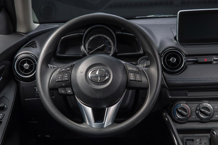  Scion iA 2015 года  (фото 25 из 31)